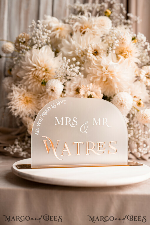 TABLE DECOR SIGNS Acrylic table decor Numbers Acrylic Arch frozen Top Table sign, White and Golden Top Table Signs, Gold 3D Top Table sign, Elegant Luxury Wedding Mr & Mrs  Table Decor, Glam Wedding Signage