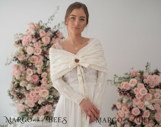 BRIDE bolero, jacket, robes WEDDING BOLERO & SHRUGS Ivory Wedding bolero Bridal Shrug Long Sleeve, Fall Wedding dress Topper, Autumn Bridal Coverup, Jacket for Bride, Bridal Blouse Bridal Shrug 33/etola/bol