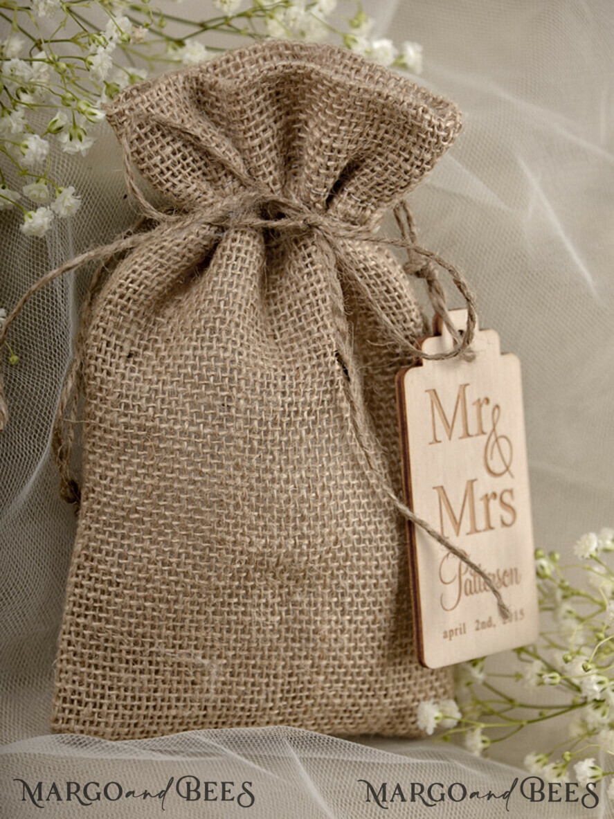 wedding favor ideas, Rustic Favor Bags with wooden tags