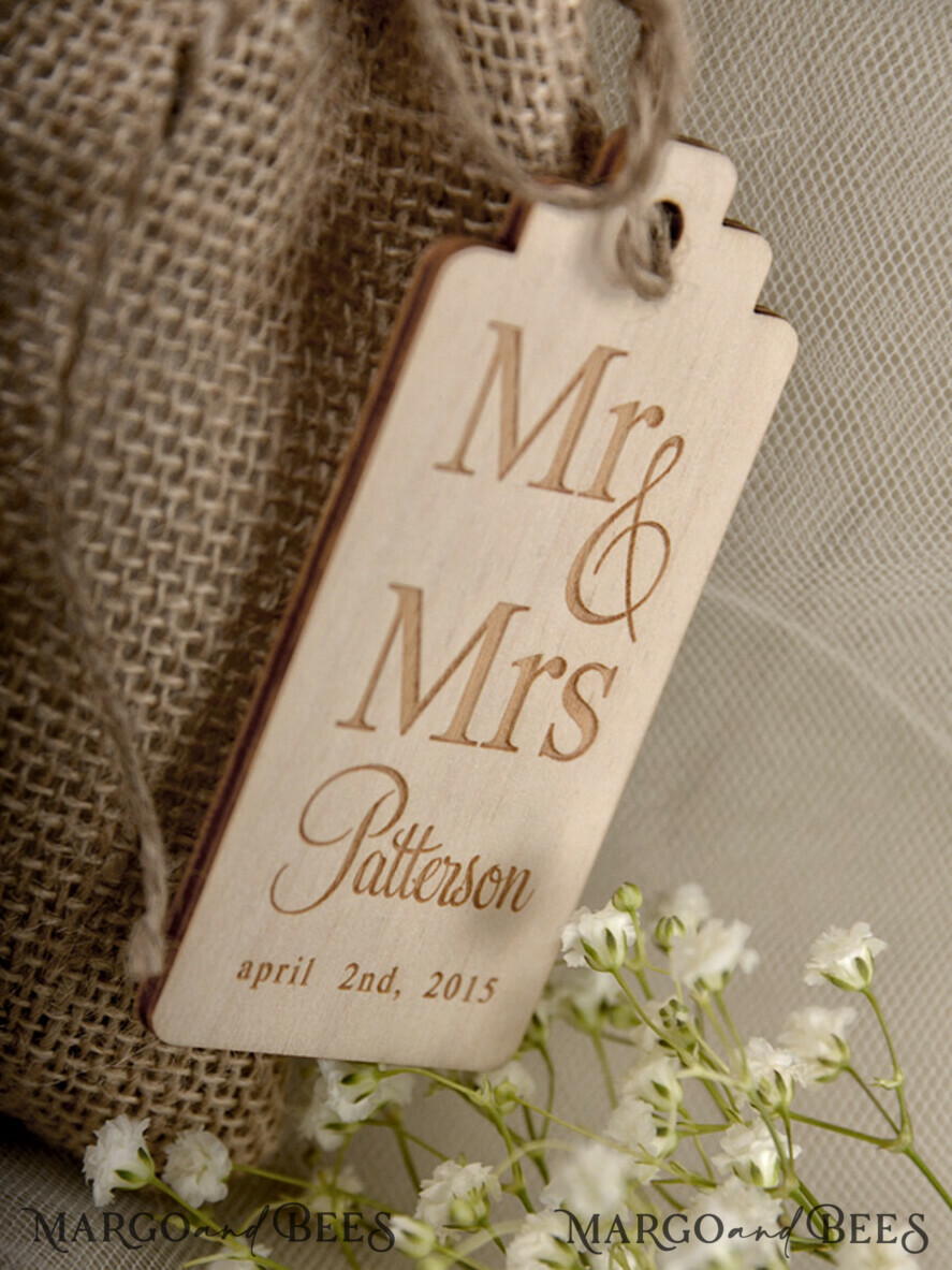 wedding favor ideas, Rustic Favor Bags with wooden tags