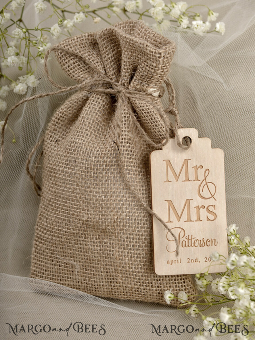 wedding favor ideas, Rustic Favor Bags with wooden tags