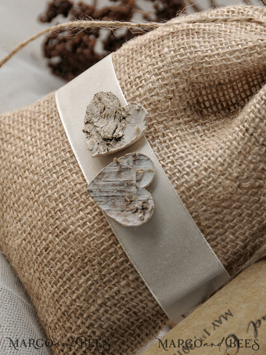 wedding favor ideas, custom made Rustic Burlap Favor Bags