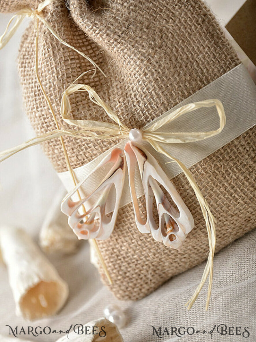 WEDDING FAVORS Rustic Burlap Favor Bags Wedding Thank You favors, Rustic Burlap Favor Bags and tags