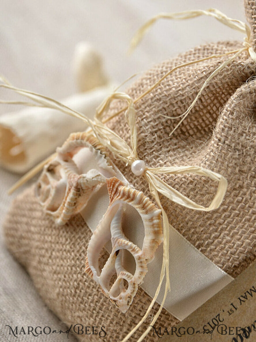 WEDDING FAVORS Rustic Burlap Favor Bags romantic wedding favors, Rustic Burlap Favor Bags with tags