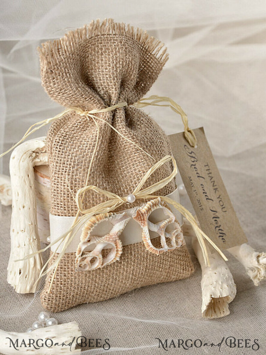 WEDDING FAVORS Rustic Burlap Favor Bags romantic wedding favors, Rustic Burlap Favor Bags with tags