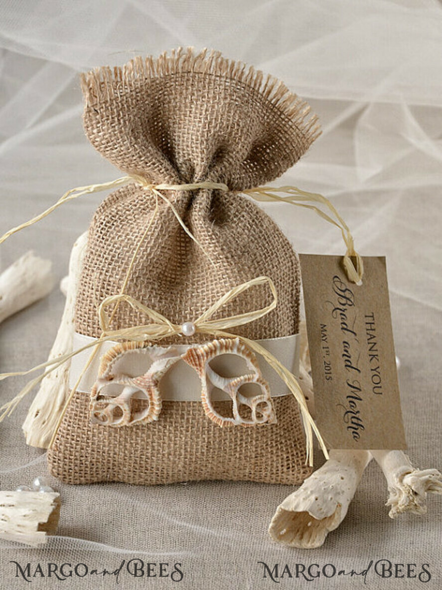 WEDDING FAVORS Rustic Burlap Favor Bags romantic wedding favors, Rustic Burlap Favor Bags with tags