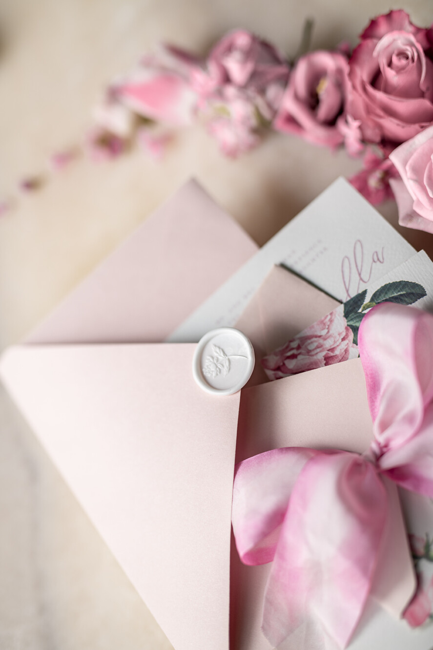 WEDDING INVITATIONS Elegant Invites Classic Cards Romantic Personalized Wedding Invitations Vintage Roses Stationery Handmade Silk Bow Blush Pink Envelope with Monogram Liner