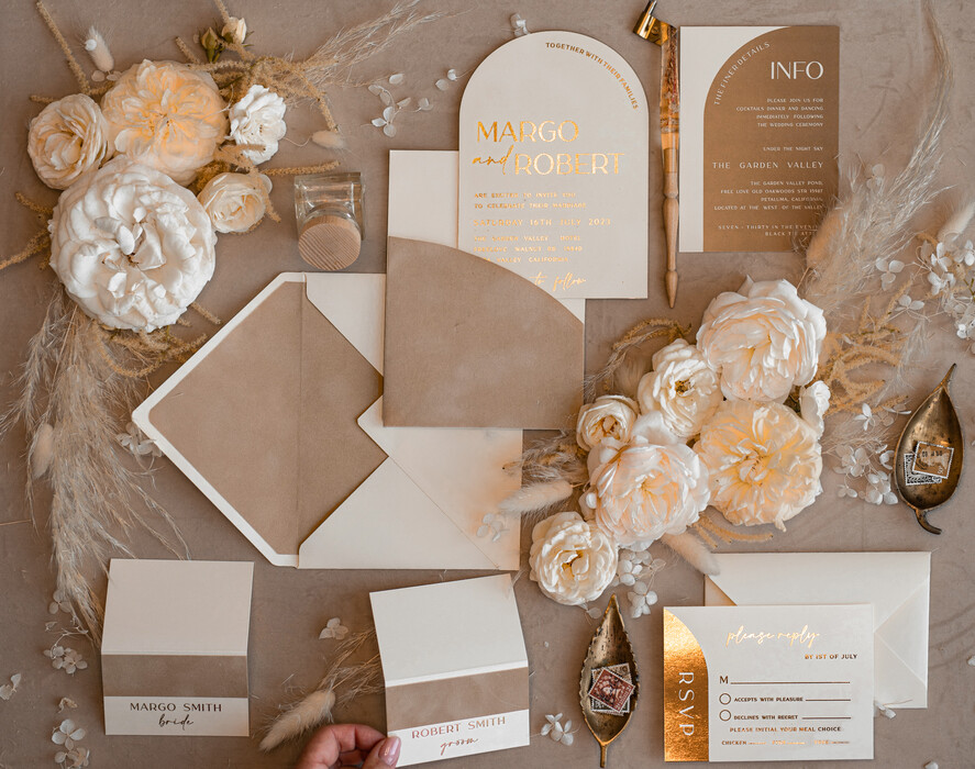 WEDDING INVITATIONS gold / rose gold / silver / glitter Custom Wedding invitations velvet beige pocket, Elegant Arch Wedding Invitations, Gold Wedding Invitation Suite, Luxury wedding Cards