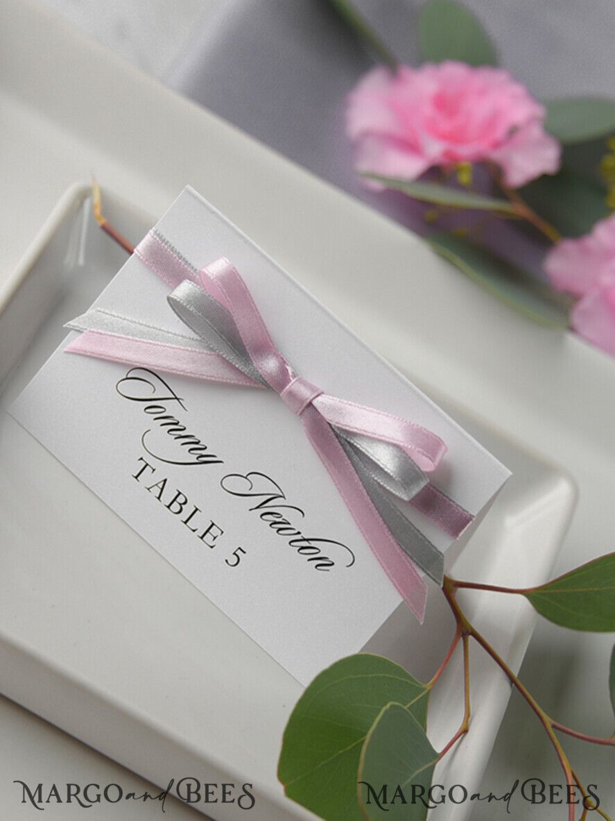 PLACE CARDS / TABLE CARDS rustic and lace Romantic White Minimalist Wedding Table Place Cards with Pink and Grey Ribbon, Modern Rustic Place Card, Glamour Table Cards, Wedding Name Tag, Editable Text