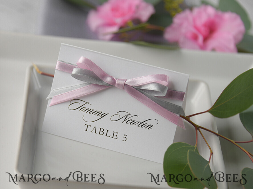 PLACE CARDS / TABLE CARDS rustic and lace Romantic White Minimalist Wedding Table Place Cards with Pink and Grey Ribbon, Modern Rustic Place Card, Glamour Table Cards, Wedding Name Tag, Editable Text