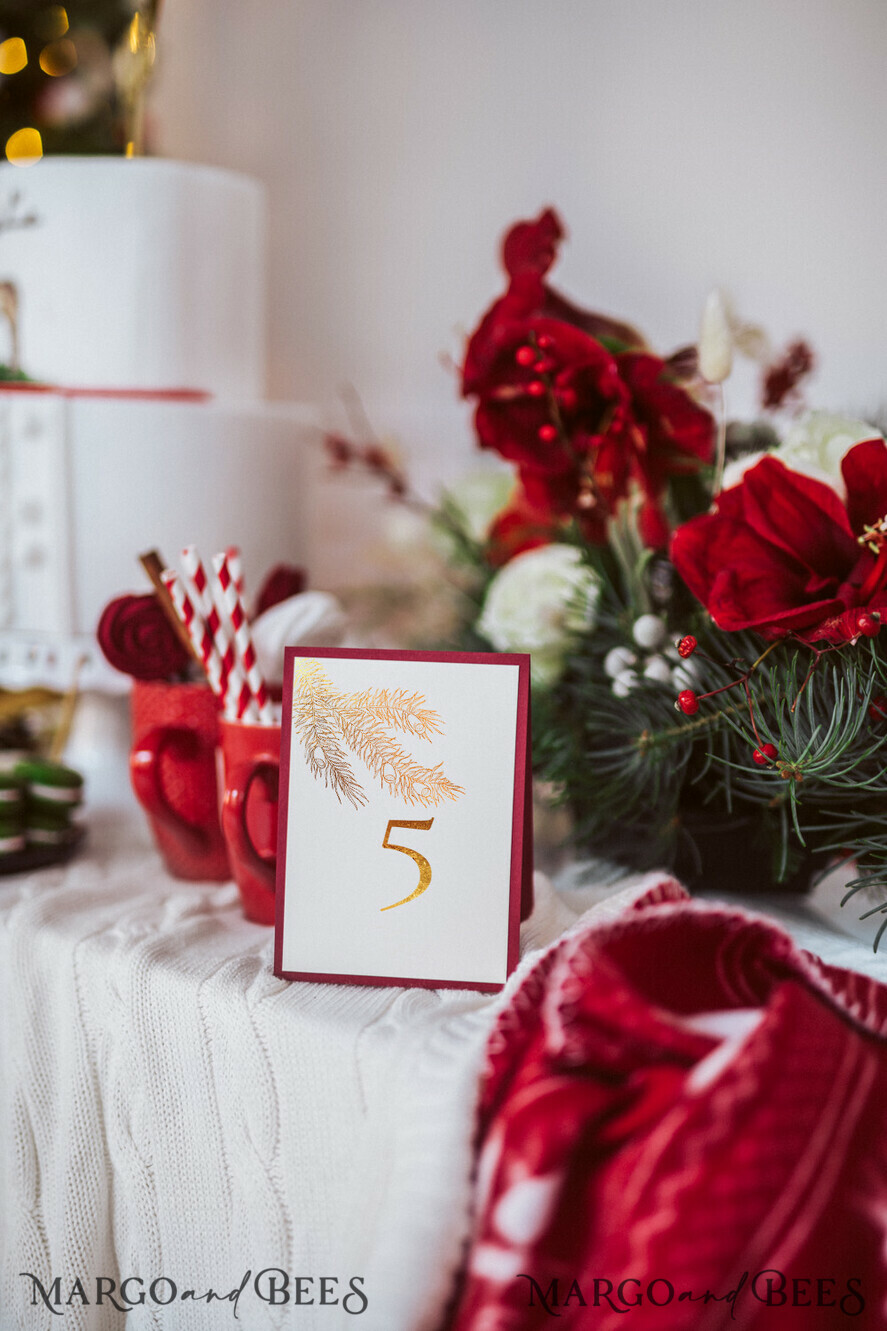 TABLE DECOR SIGNS glitter Luxury Christmas Wedding Table Number, Glamour Golden Shine Table Card, Elegant Pine Table Number with Gold Foil, Minimalist Winter Theme Burgundy Table Numbers