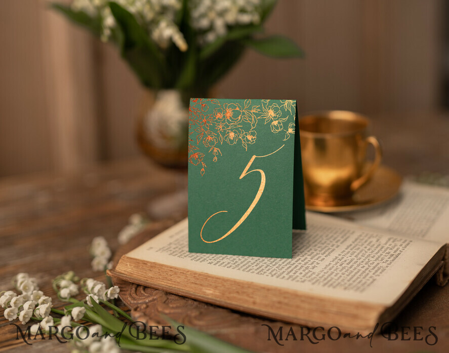 TABLE DECOR SIGNS glitter Emerald Green Wedding Table Numbers, Green And Gold Foil Wedding Table Cards, Vintage Botanical Green Table Décor, Glamour Wedding Stationery, Editable Wording