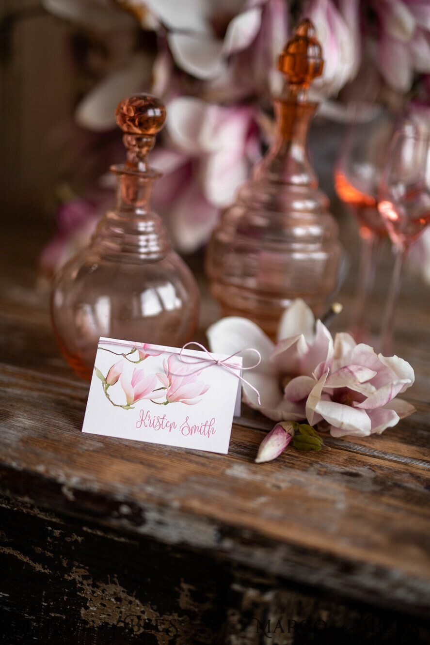 PLACE CARDS / TABLE CARDS Romantic Boho/ Botanical/ Floral Floral Minimalistic Place Card, White Wedding Place Cards with Pink Twine, Simple Magnolia Name Tags, Elegant Wedding Table Decor, Delicate Wedding Name Tags