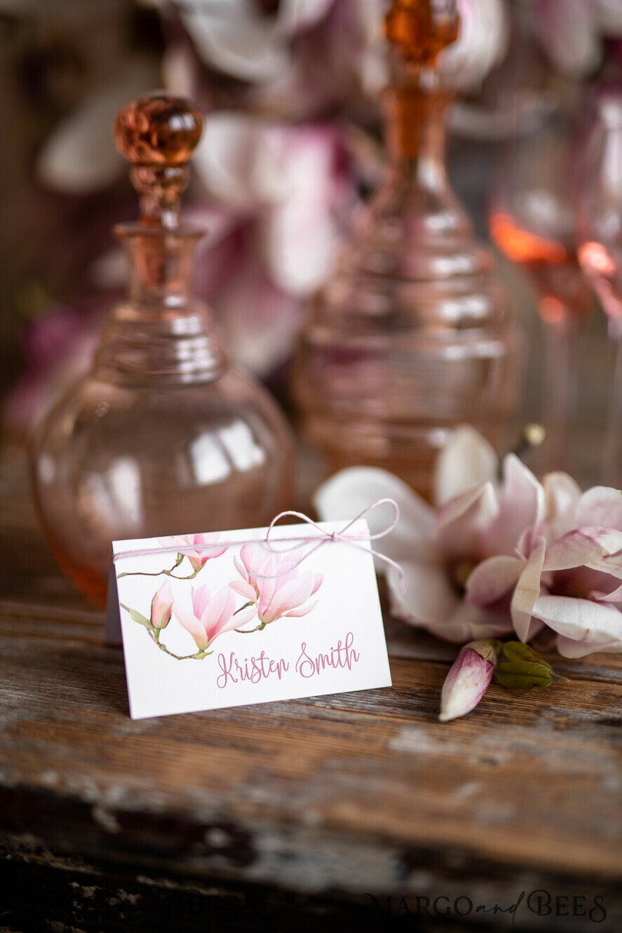 PLACE CARDS / TABLE CARDS Romantic Boho/ Botanical/ Floral Floral Minimalistic Place Card, White Wedding Place Cards with Pink Twine, Simple Magnolia Name Tags, Elegant Wedding Table Decor, Delicate Wedding Name Tags
