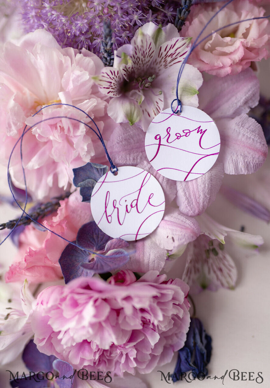 PLACE CARDS / TABLE CARDS calligraphy Romantic Round Wedding Place Cards, Elegant Name Tags, Minimalistic White Place Cards with Calligraphy Design, Modern Name Tag For Wedding Tables, Editable Text