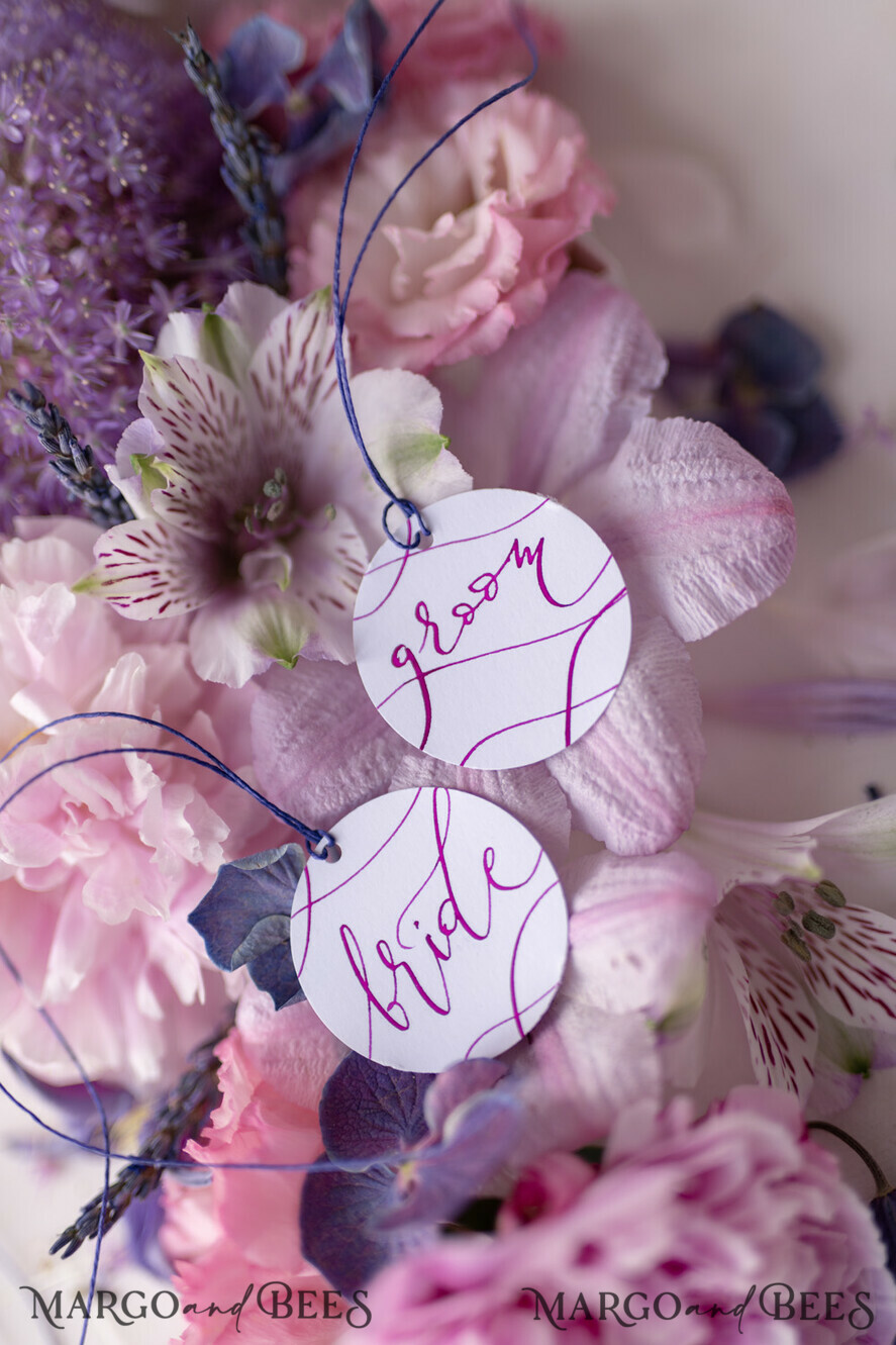 PLACE CARDS / TABLE CARDS calligraphy Romantic Round Wedding Place Cards, Elegant Name Tags, Minimalistic White Place Cards with Calligraphy Design, Modern Name Tag For Wedding Tables, Editable Text
