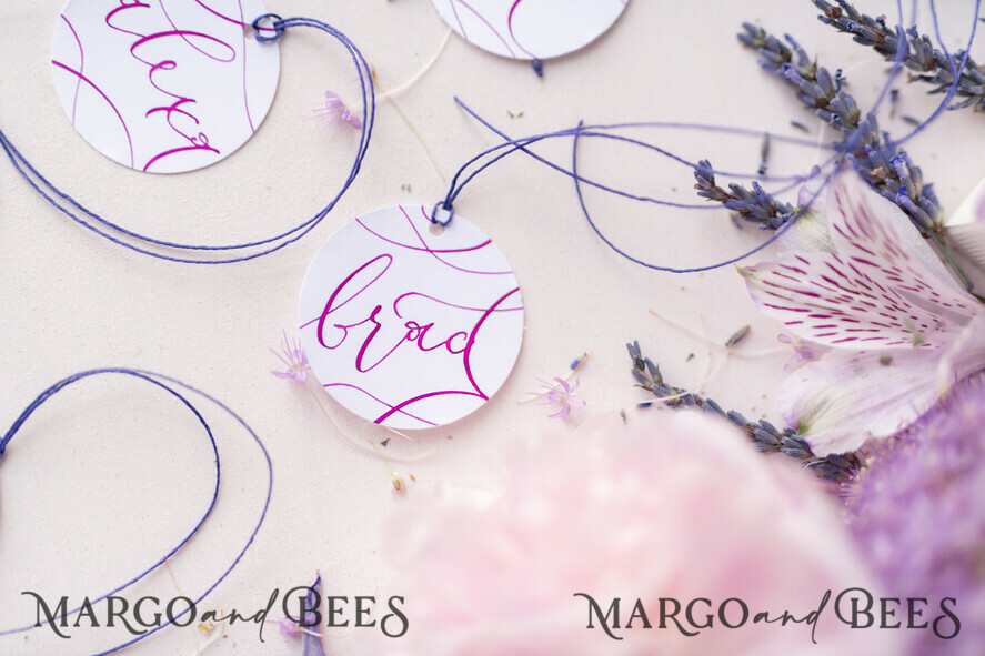 PLACE CARDS / TABLE CARDS calligraphy Romantic Round Wedding Place Cards, Elegant Name Tags, Minimalistic White Place Cards with Calligraphy Design, Modern Name Tag For Wedding Tables, Editable Text