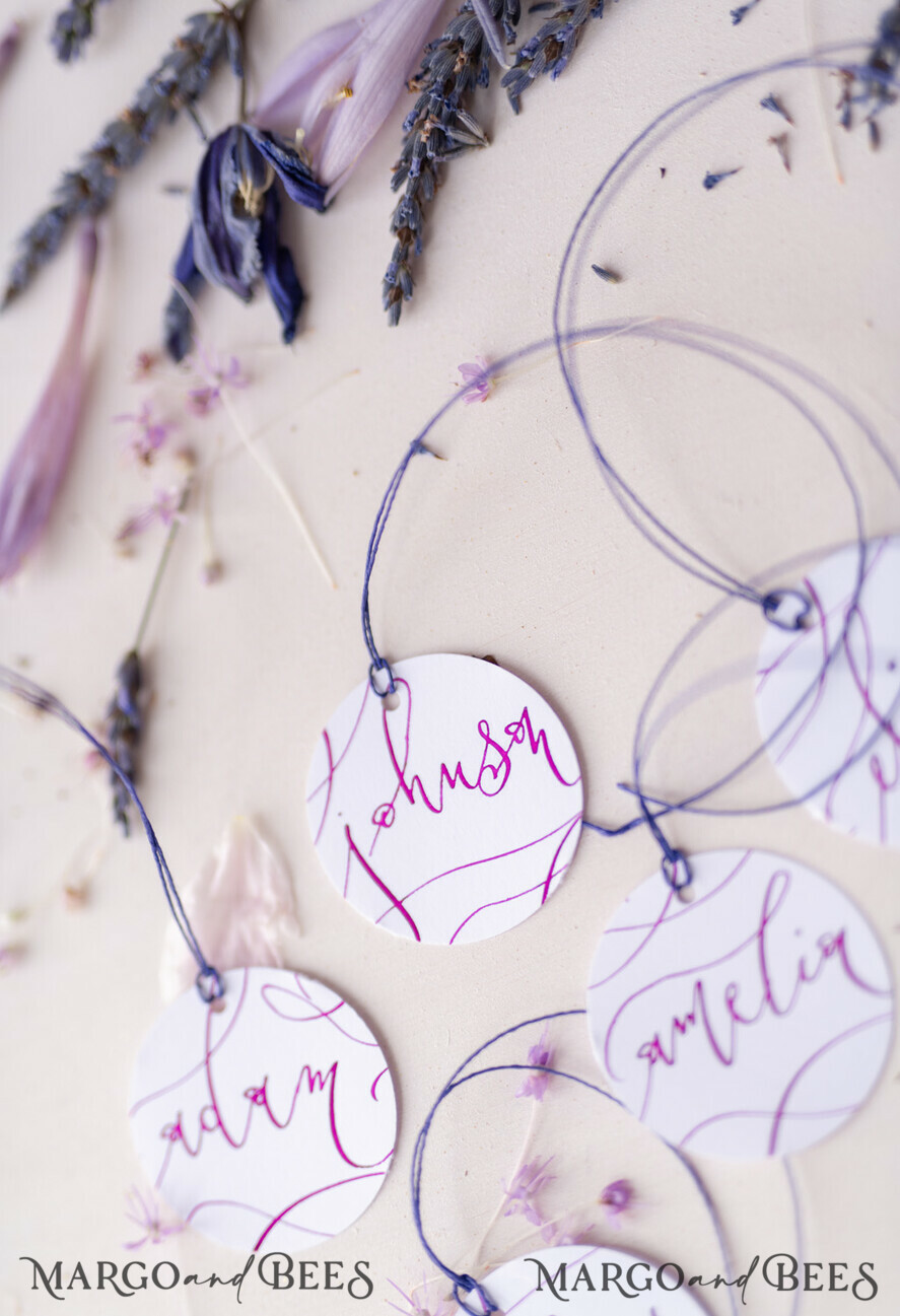 PLACE CARDS / TABLE CARDS calligraphy Romantic Round Wedding Place Cards, Elegant Name Tags, Minimalistic White Place Cards with Calligraphy Design, Modern Name Tag For Wedding Tables, Editable Text