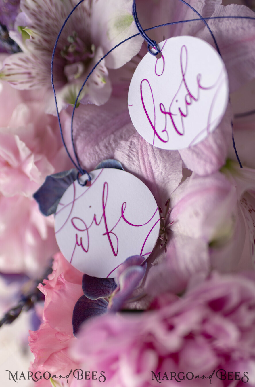 PLACE CARDS / TABLE CARDS calligraphy Romantic Round Wedding Place Cards, Elegant Name Tags, Minimalistic White Place Cards with Calligraphy Design, Modern Name Tag For Wedding Tables, Editable Text