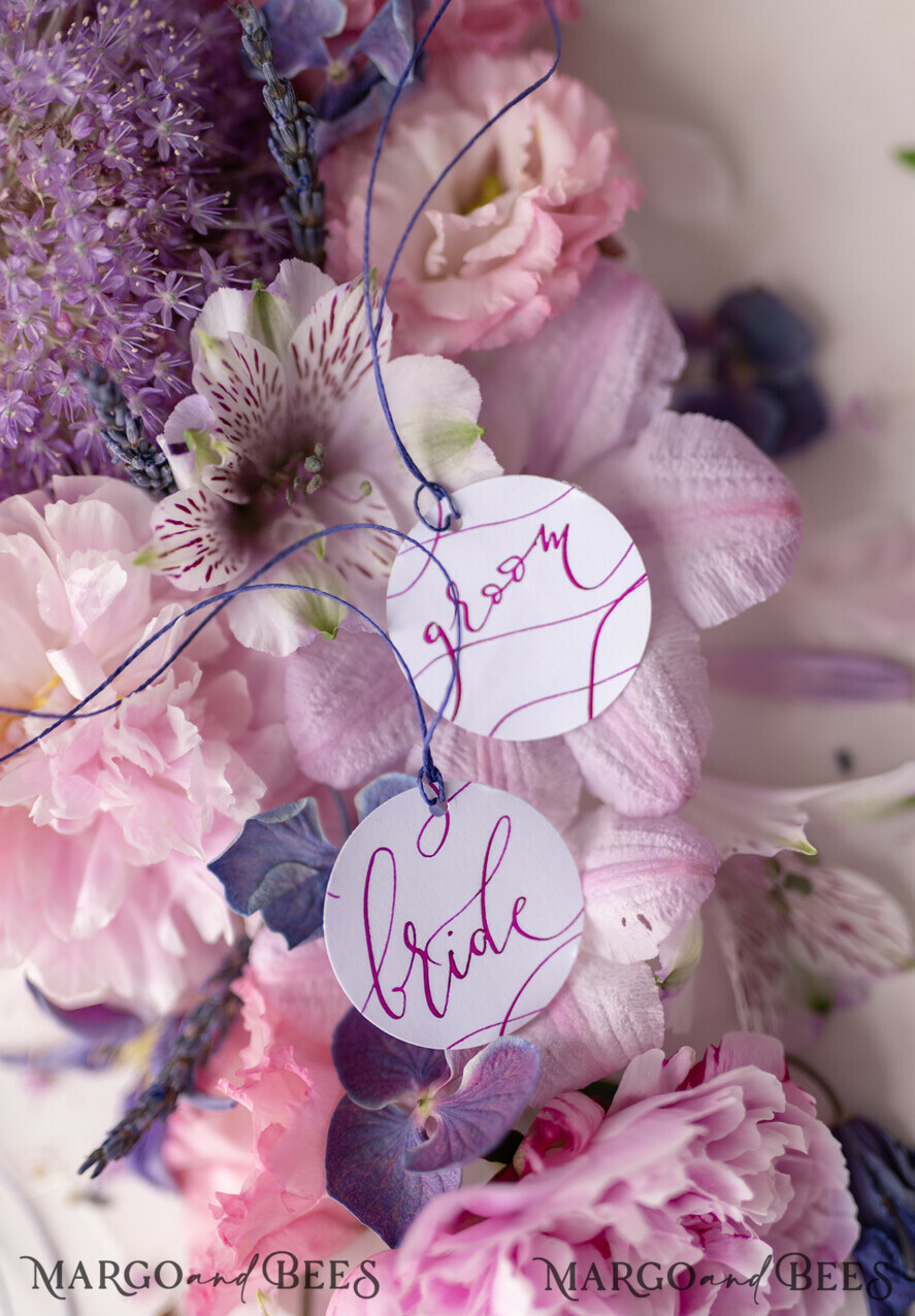 PLACE CARDS / TABLE CARDS calligraphy Romantic Round Wedding Place Cards, Elegant Name Tags, Minimalistic White Place Cards with Calligraphy Design, Modern Name Tag For Wedding Tables, Editable Text
