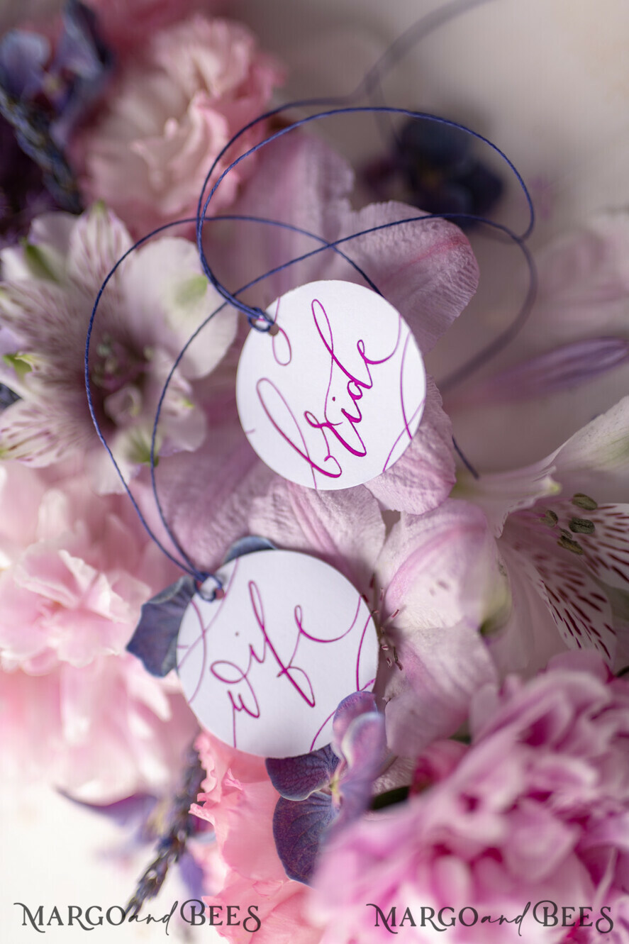 PLACE CARDS / TABLE CARDS calligraphy Romantic Round Wedding Place Cards, Elegant Name Tags, Minimalistic White Place Cards with Calligraphy Design, Modern Name Tag For Wedding Tables, Editable Text