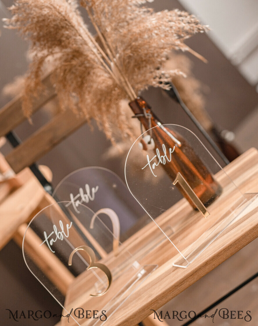 TABLE DECOR SIGNS Acrylic table decor Numbers Acrylic Arch Table menu, Clear Acrylic and gold Sign, Gold Plexi Table Numbers, Luxury Wedding Table Decor, Wedding Signage Golden table numbers, editable text