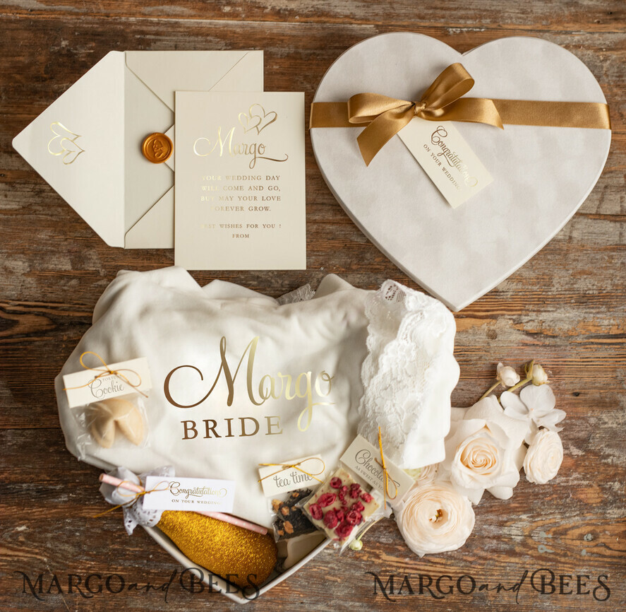 NEWLY WEDS COUPLE GIFTS Bride gifts Bride Robe Present with Lace, Elegant Set for Bride, Suoprise Box with Custom Velvet Robe