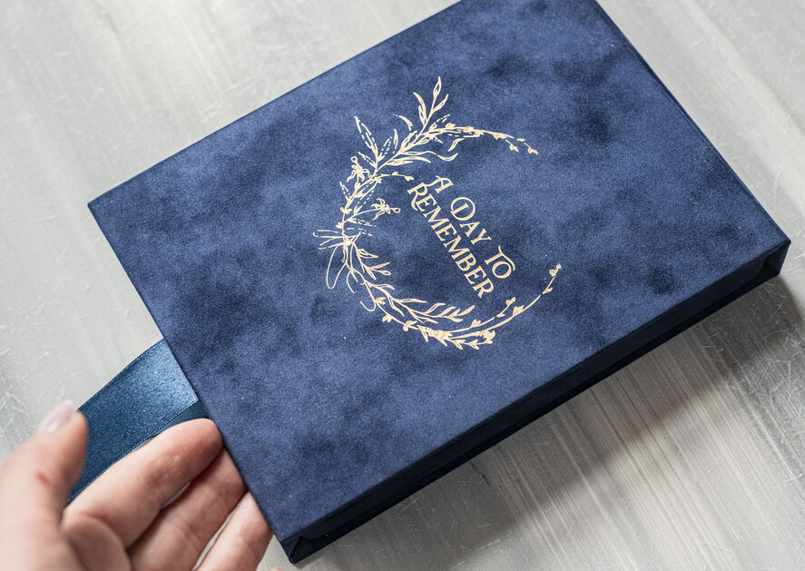 WEDDING INVITATIONS Invitations for VIP/ boxed Invites for Parents Vip Navy Blue Gold Foil Wedding Invitations in velvet box, Plexi Glamour Wedding Invitation Suite Luxury Box, Romantic Velvet Wedding Cards, Bespoke Golden Invites