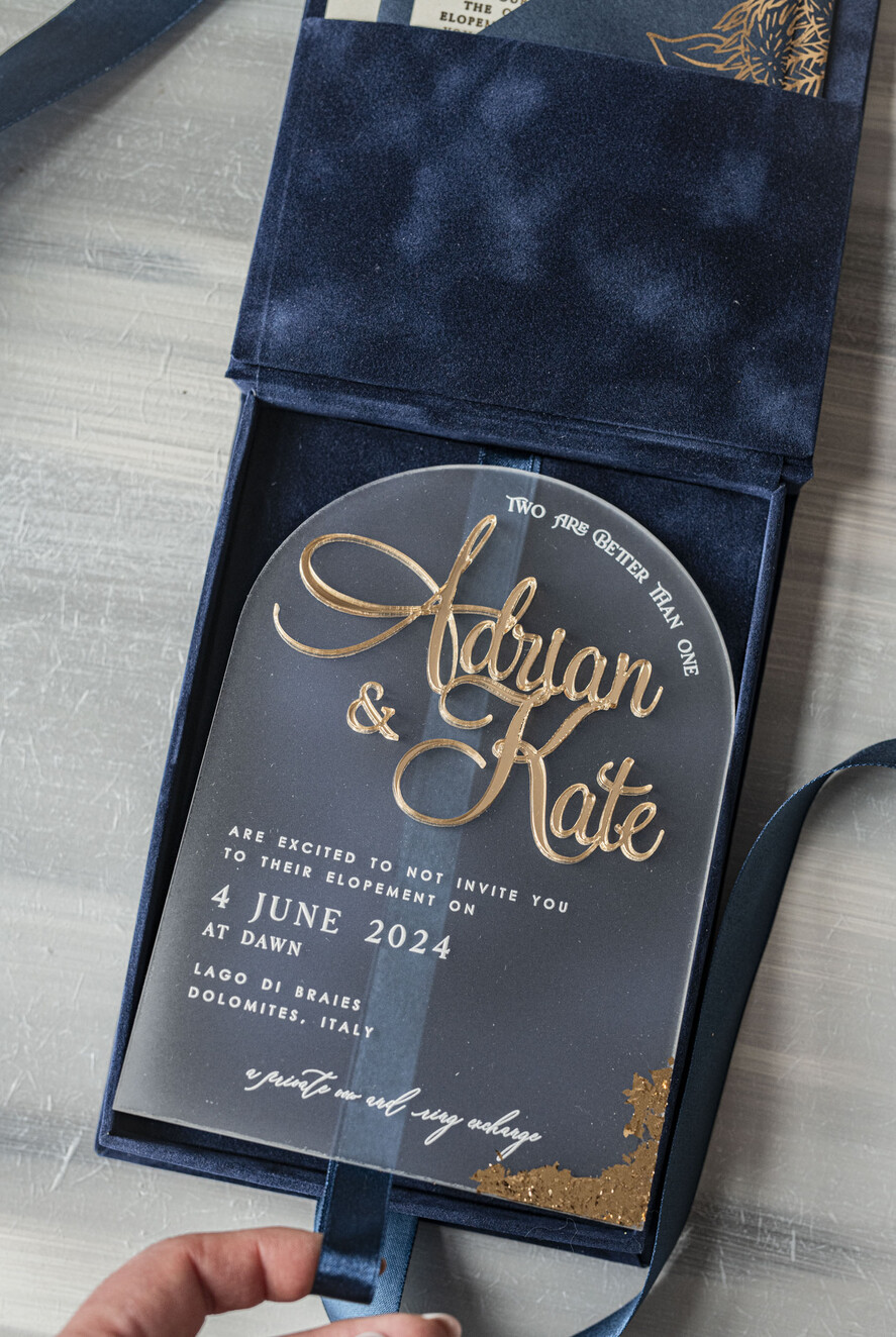 WEDDING INVITATIONS Invitations for VIP/ boxed Invites for Parents Vip Navy Blue Gold Foil Wedding Invitations in velvet box, Plexi Glamour Wedding Invitation Suite Luxury Box, Romantic Velvet Wedding Cards, Bespoke Golden Invites