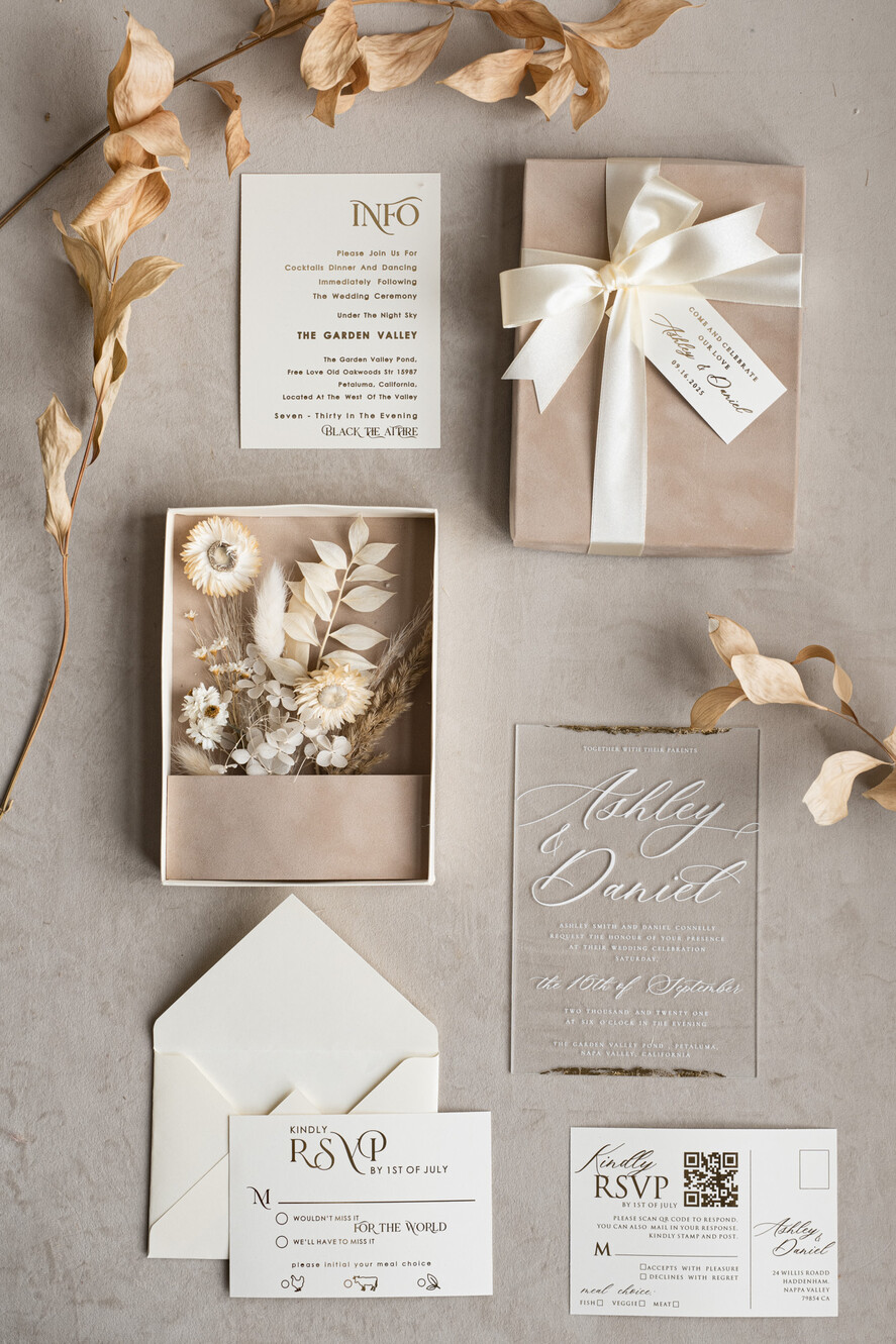 WEDDING INVITATIONS Invitations for VIP/ boxed Invites for Parents Natural Dried Flowers Wedding Invitations in velvet box, Plexi Glamour Boxed Wedding Invitation Suite Luxury, Romantic Velvet Wedding Cards, Bespoke Golden Invites