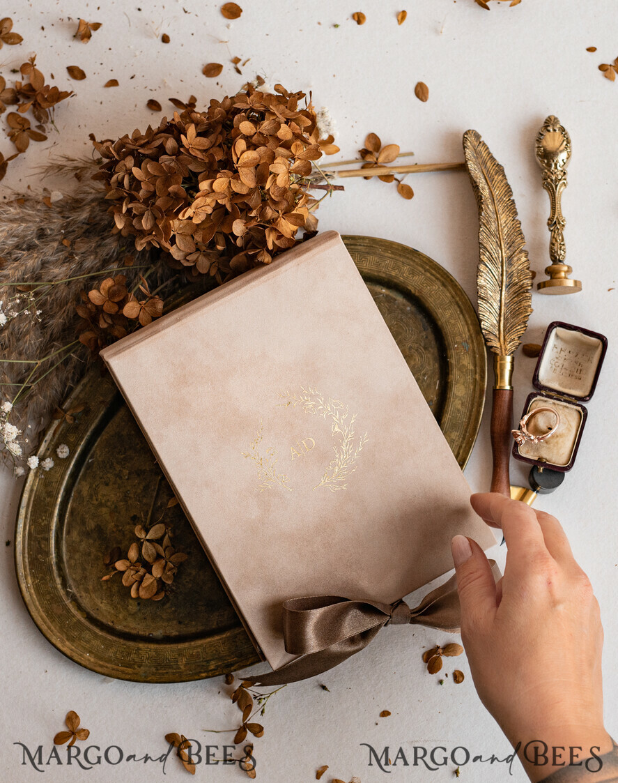 WEDDING INVITATIONS Invitations for VIP/ boxed Invites for Parents Luxury Gold Foil Wedding Invitation Box, Acrylic invitation in Velvet Box, Romantic Velvet Wedding Cards, Bespoke Golden Wedding Stationery, Luxury Invitations