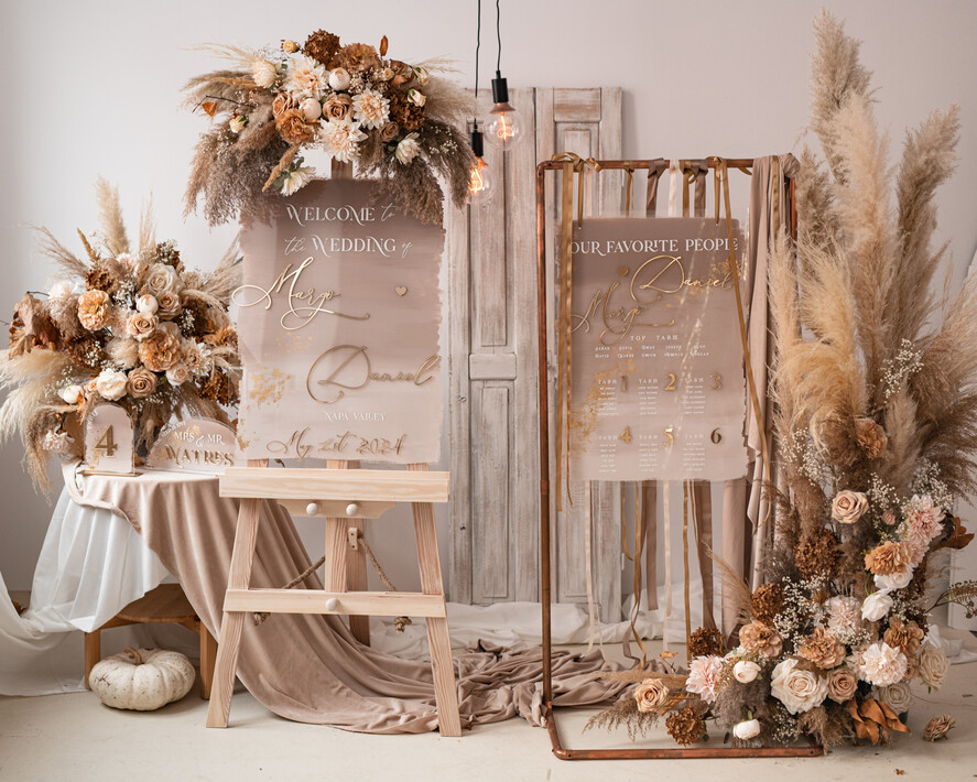 TABLE PLANS AND WEDDING WELCOME SIGNS plexi gold / velvet Acrylic Ombre Beige Wedding Welcome Sign Clear Acrylic and gold Wedding Welcome Sign, Nude Gold Plexi Wedding Welcome Sign, Tan Luxury Wedding Wedding Welcome Sign , Earthy Wedding Signage Golden mirror Wedding Welcome Sign
