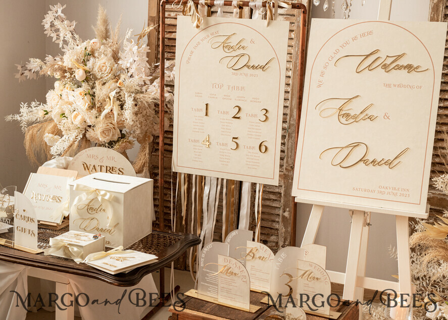 TABLE PLANS AND WEDDING WELCOME SIGNS plexi gold / velvet Arch Velvet Wedding Welcome Sign, Golden Wedding Decor, Personalised Wedding Sign, Elegant Welcome Wedding Board