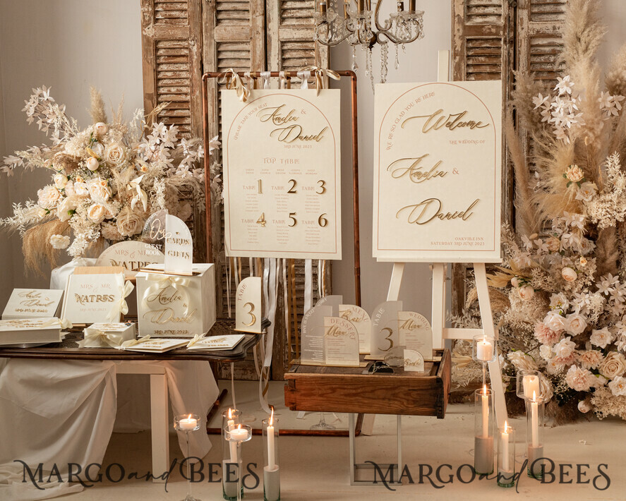 TABLE PLANS AND WEDDING WELCOME SIGNS plexi gold / velvet Arch Velvet Wedding Welcome Sign, Golden Wedding Decor, Personalised Wedding Sign, Elegant Welcome Wedding Board