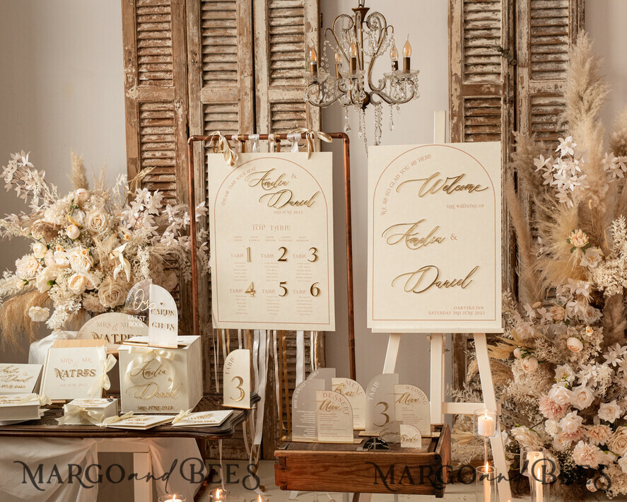TABLE PLANS AND WEDDING WELCOME SIGNS plexi gold / velvet Arch Velvet Wedding Welcome Sign, Golden Wedding Decor, Personalised Wedding Sign, Elegant Welcome Wedding Board