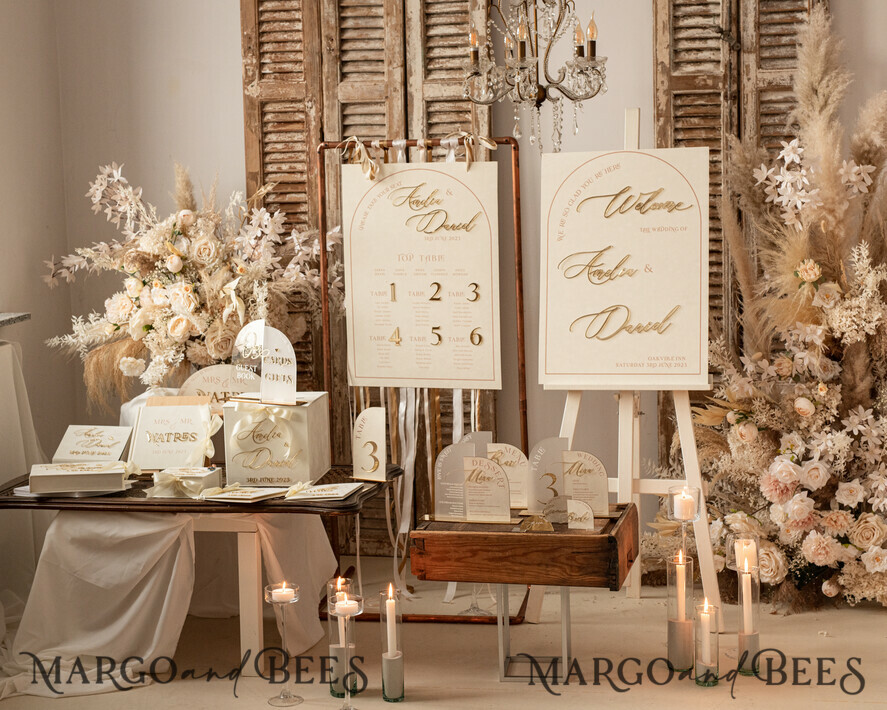 TABLE PLANS AND WEDDING WELCOME SIGNS plexi gold / velvet Arch Velvet Wedding Welcome Sign, Golden Wedding Decor, Personalised Wedding Sign, Elegant Welcome Wedding Board
