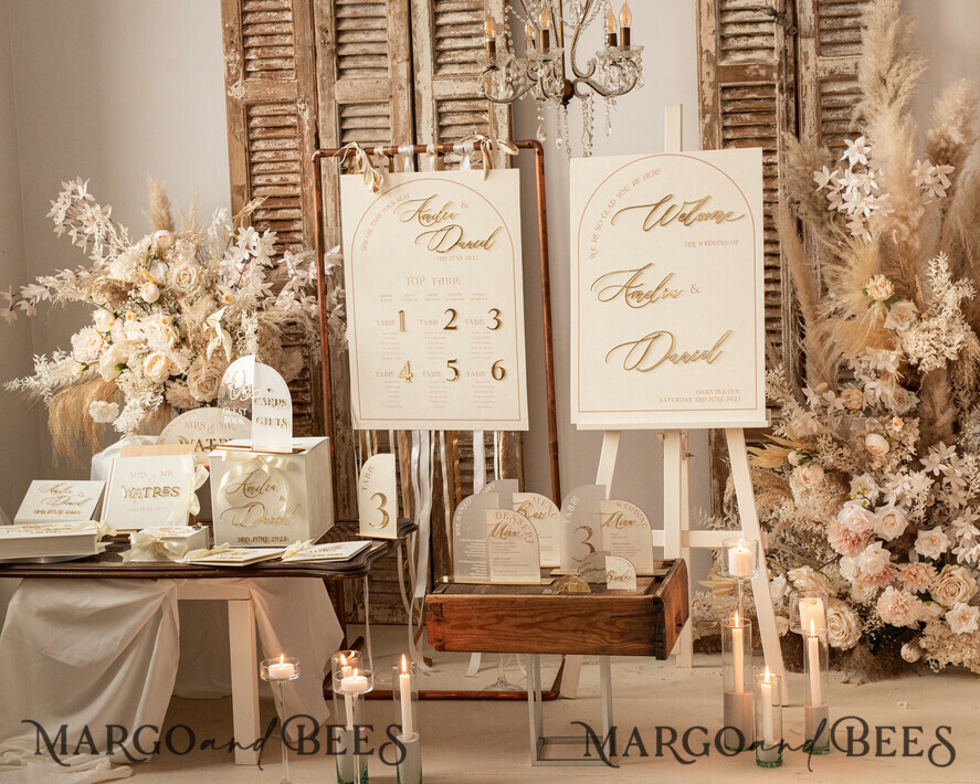 TABLE PLANS AND WEDDING WELCOME SIGNS plexi gold / velvet Arch Velvet Wedding Welcome Sign, Golden Wedding Decor, Personalised Wedding Sign, Elegant Welcome Wedding Board