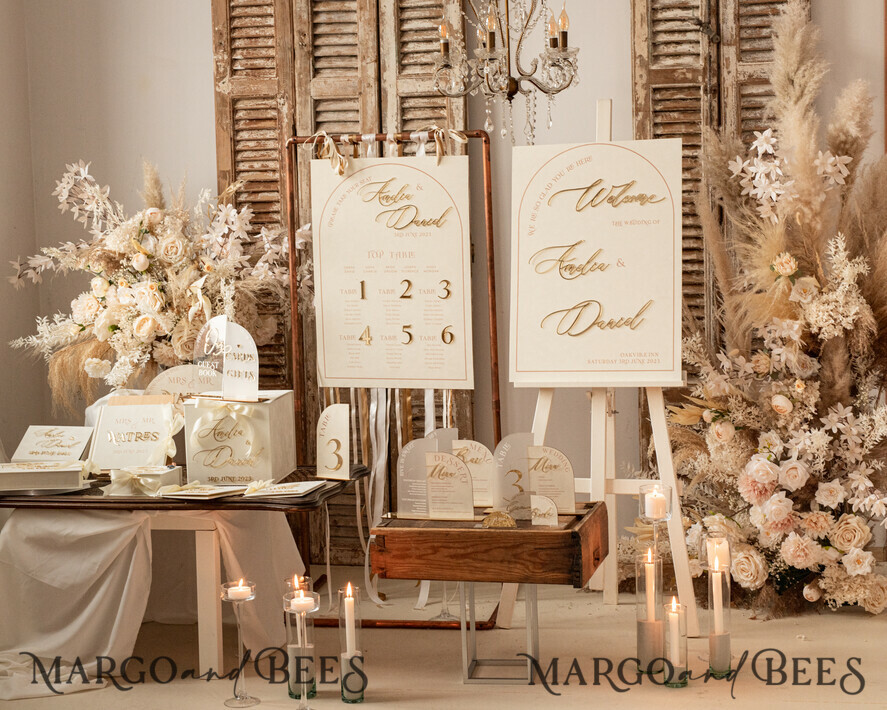 TABLE PLANS AND WEDDING WELCOME SIGNS plexi gold / velvet Arch Velvet Wedding Welcome Sign, Golden Wedding Decor, Personalised Wedding Sign, Elegant Welcome Wedding Board
