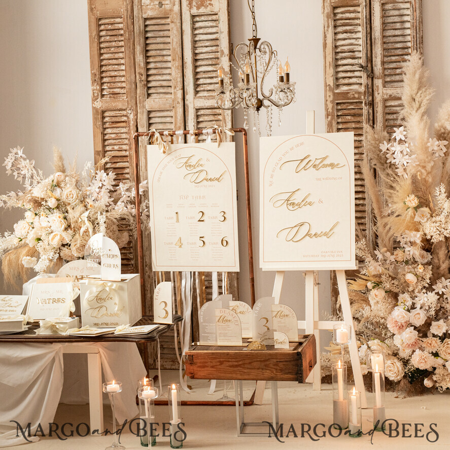 TABLE PLANS AND WEDDING WELCOME SIGNS plexi gold / velvet Arch Velvet Wedding Welcome Sign, Golden Wedding Decor, Personalised Wedding Sign, Elegant Welcome Wedding Board