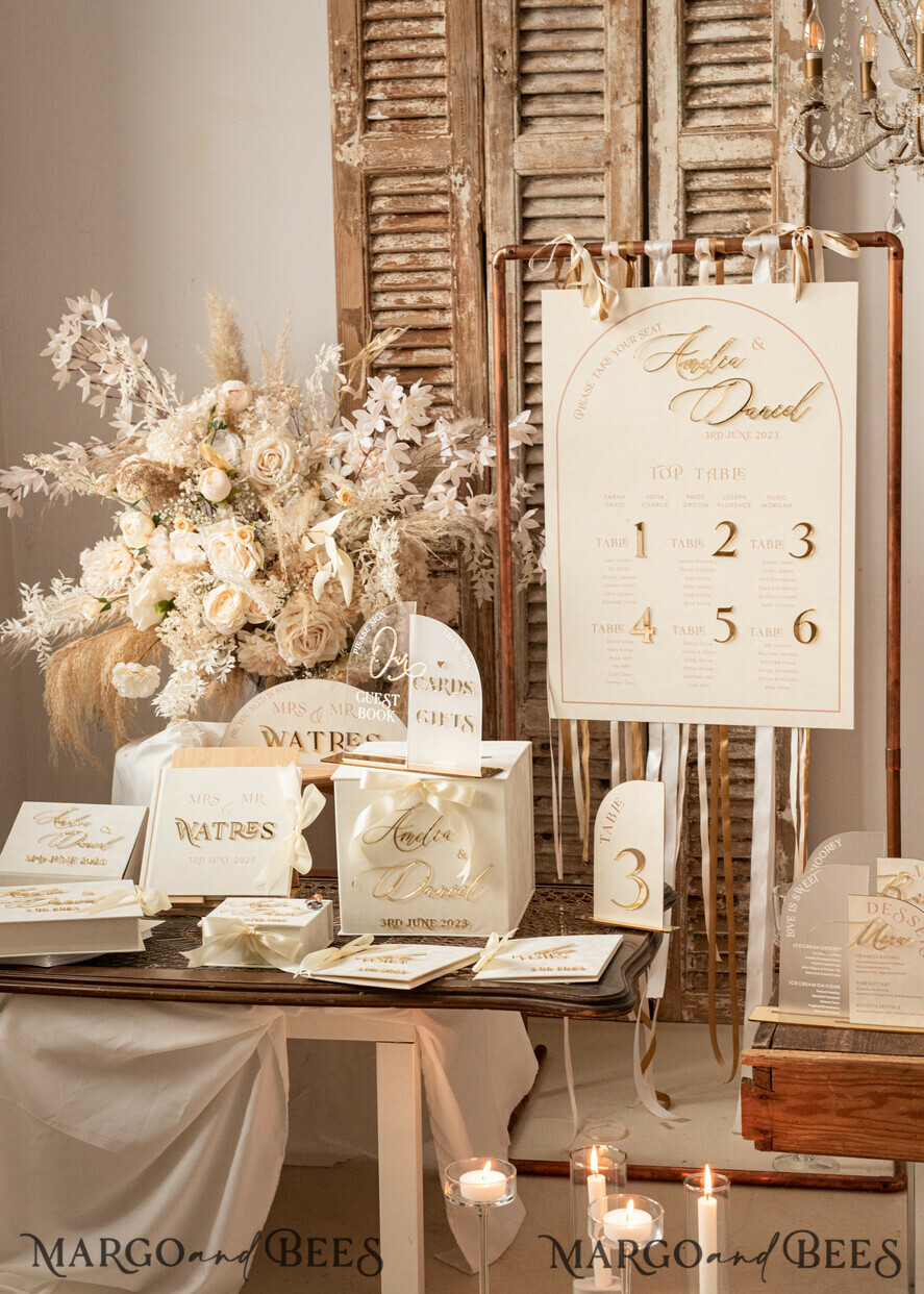 TABLE PLANS AND WEDDING WELCOME SIGNS plexi gold / velvet Arch Velvet Wedding Welcome Sign, Golden Wedding Decor, Personalised Wedding Sign, Elegant Welcome Wedding Board