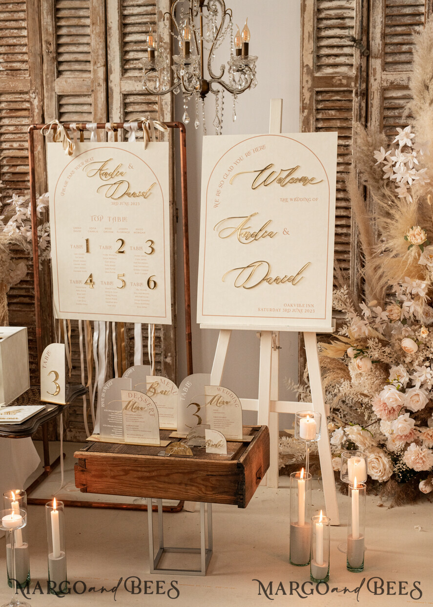 TABLE PLANS AND WEDDING WELCOME SIGNS plexi gold / velvet Arch Velvet Wedding Welcome Sign, Golden Wedding Decor, Personalised Wedding Sign, Elegant Welcome Wedding Board