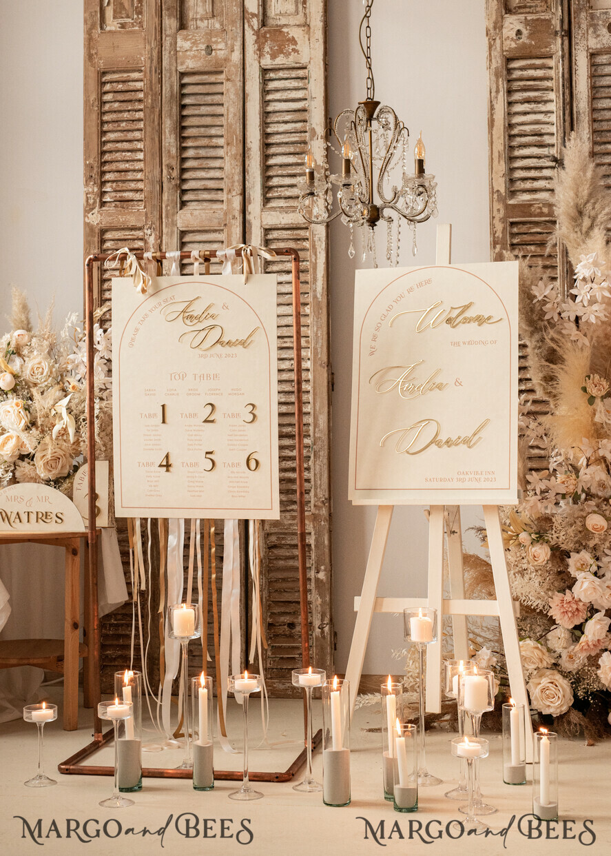 TABLE PLANS AND WEDDING WELCOME SIGNS plexi gold / velvet Arch Velvet Wedding Welcome Sign, Golden Wedding Decor, Personalised Wedding Sign, Elegant Welcome Wedding Board