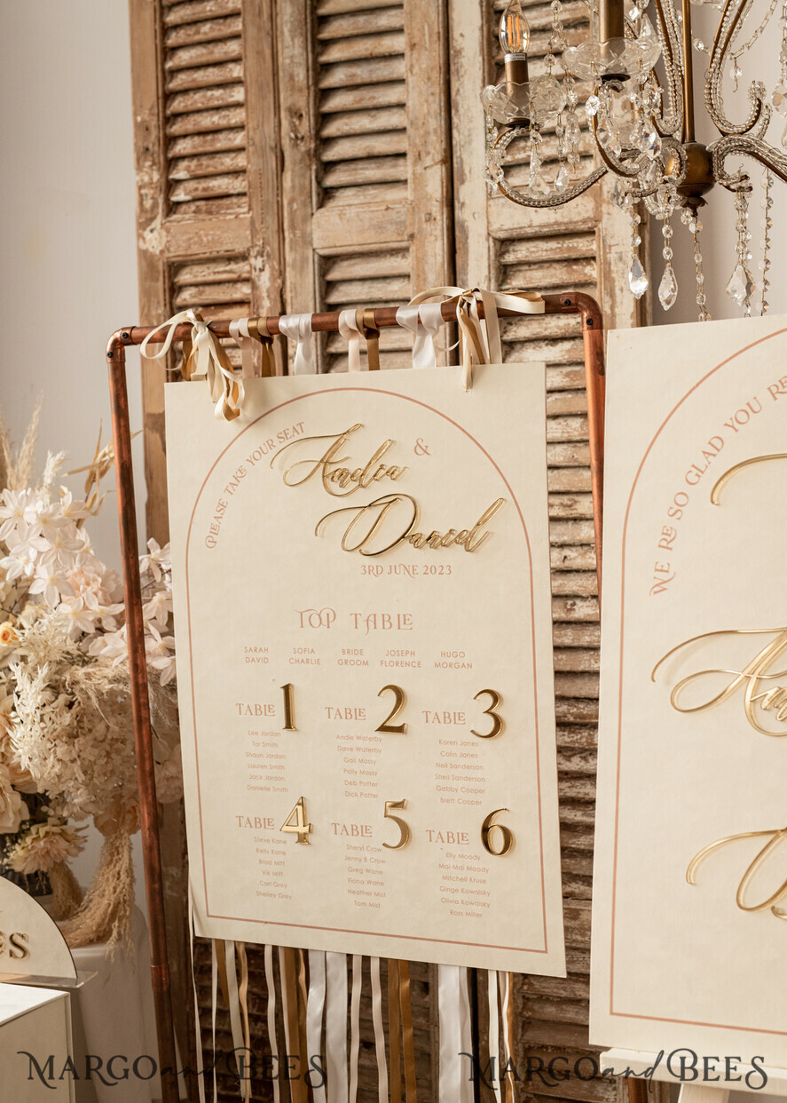 TABLE PLANS AND WEDDING WELCOME SIGNS plexi gold / velvet Arch Velvet Wedding Welcome Sign, Golden Wedding Decor, Personalised Wedding Sign, Elegant Welcome Wedding Board