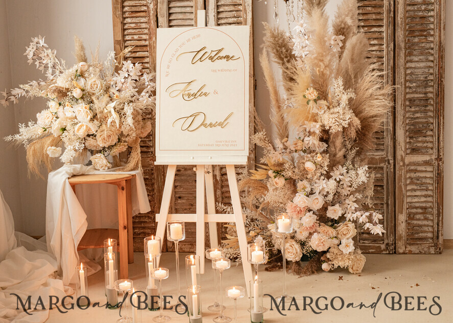 TABLE PLANS AND WEDDING WELCOME SIGNS plexi gold / velvet Arch Velvet Wedding Welcome Sign, Golden Wedding Decor, Personalised Wedding Sign, Elegant Welcome Wedding Board