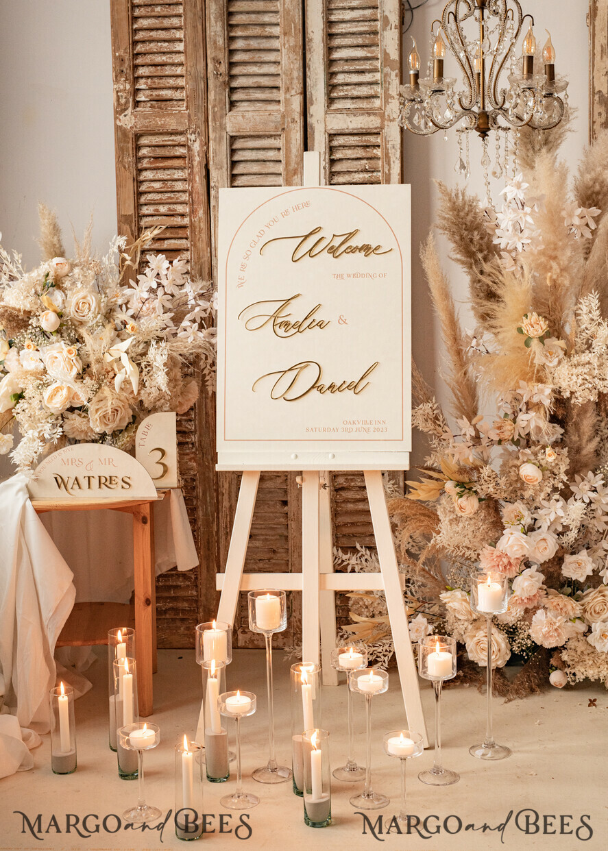 TABLE PLANS AND WEDDING WELCOME SIGNS plexi gold / velvet Arch Velvet Wedding Welcome Sign, Golden Wedding Decor, Personalised Wedding Sign, Elegant Welcome Wedding Board