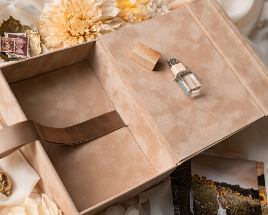 PHOTO ALBUM/ PHOTO BOX Velvet Photo Box Photographer Box Tan Velvet Photo Box Photographer Box Wedding Memory Box, Beige Custom Keepsake Box, Taupe Photographer Gifts for Clients, Wedding Pictures packaging, Custom photography Nude box