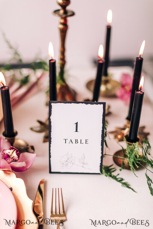 TABLE DECOR SIGNS romantisch Gotische Schwarz-Und-Weiß-Hochzeits-Tischkarten, Minimalistische Hochzeits-Tischkarten, Elegante Rosenblüten-Hochzeitsdekoration, Florale Boho-Hochzeitsstationery mit gezacktem Rand