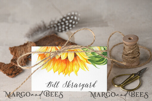 PLACE CARDS / TABLE CARDS Boho Eleganz Bold Linie Sonnenblume Weiße Hochzeitsplatzkarten mit natürlichem Jutezwirn, elegantes gelbes Blumenmotiv, modernes Design Hochzeit Namensschilder, einzigartige individuelle Hochzeitsstationery
