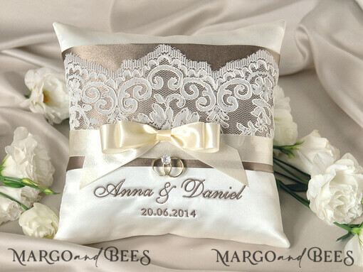 RING BEARER BOXES & PILLOWS Klassische Ringkissen Personalisierte Ringbox für Hochzeitsringe, Vintage-Spitzen-Hochzeitsringkissen • Besticktes Ringträgerkissen • Personalisierte Ringträgerkissen