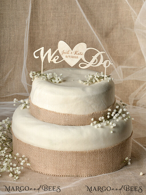 CAKE TOPPER RUSTIKAL  
 Hochzeitstortenfigur, aus Holz